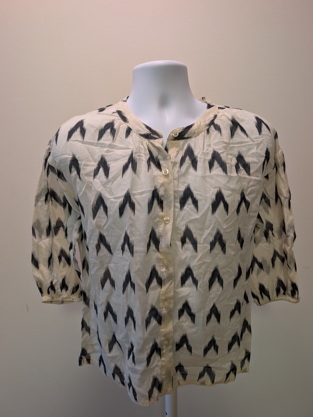 Elie Tahari Black & Ivory Ikat Arrow Print Button Down Blouse - Size M